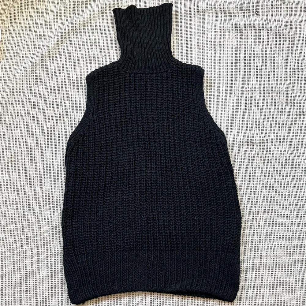 H&M Oversized Black Turtleneck Sleeveless Sweater Vest